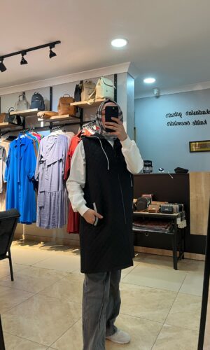 4468 SİYAH TAŞ DETAY YELEK