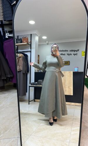 HAKİ KEMER DETAYLI ELBİSE